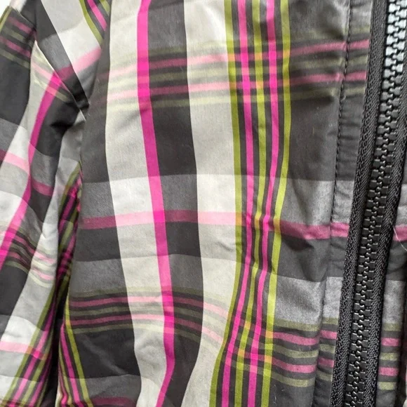The North Face Girls Size Medium (10/12) Black & Plaid Reversible Puffer Jacket - Picture 11 of 15